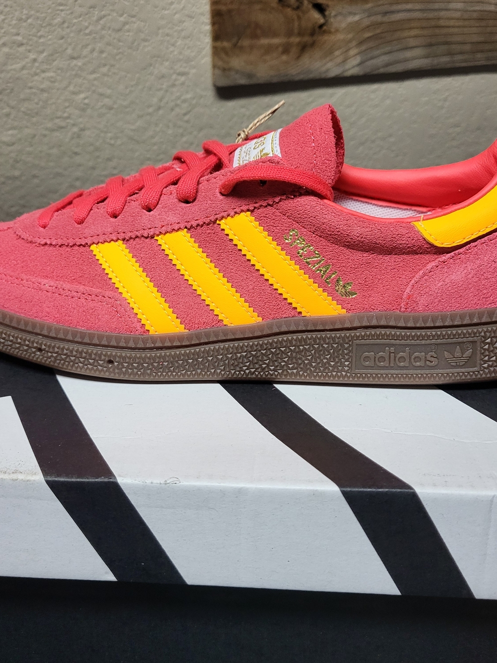 *NEW* Adidas Handball Spezial J Light Red Orange Stripes Size 7 Women’s 8